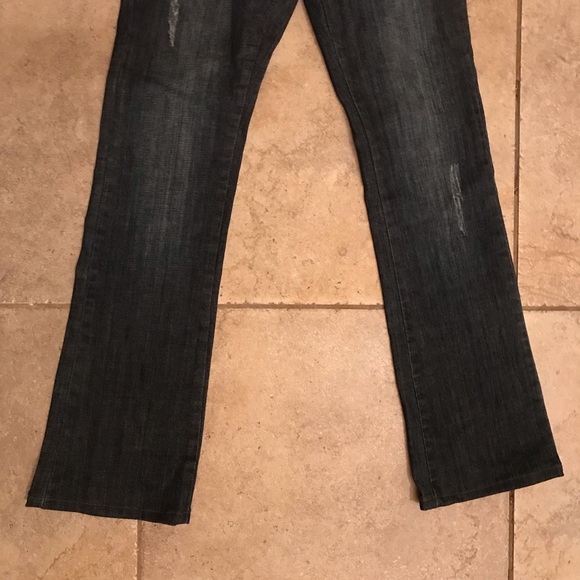 L.A. idol Embellished Ripped Jeans - Picture 5 of 12